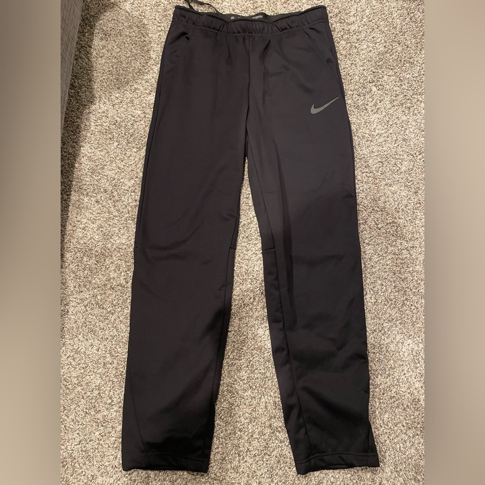 Men’s Nike Dri Fit Standard Fit Sweatpants.  Size Medium. Black.